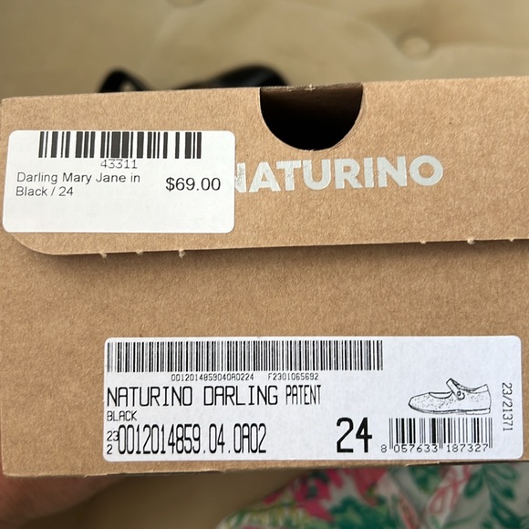 Black patent leather new with box girls shoes by Naturino size 24 hand made - Picture 5 of 6